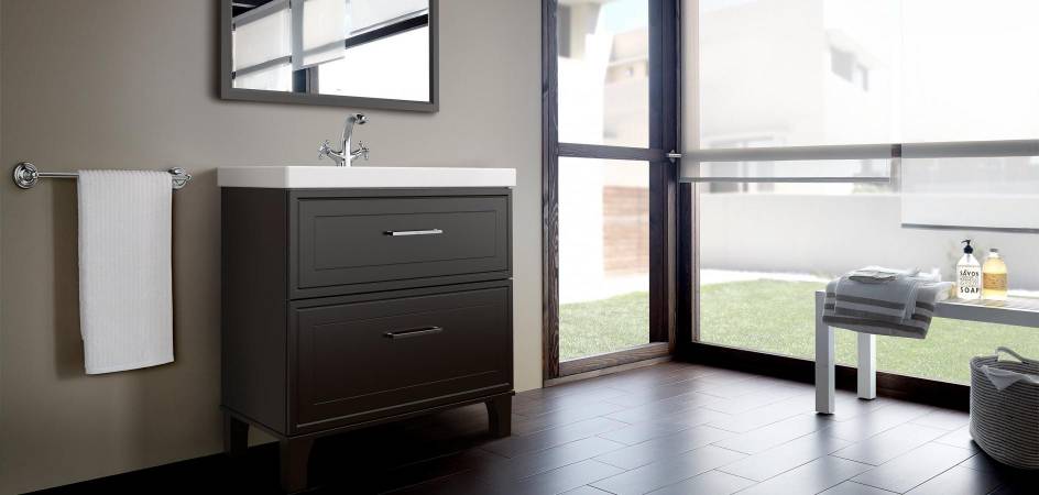 Romea, a traditional vanity unit with a modern touch